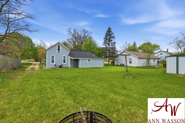 1044 S Bridge Street, Belding, MI 48809