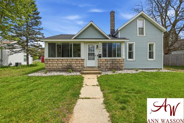 1044 S Bridge Street, Belding, MI 48809