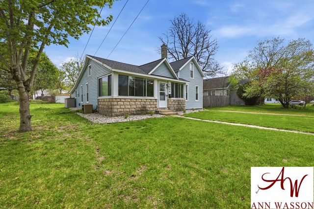 1044 S Bridge Street, Belding, MI 48809