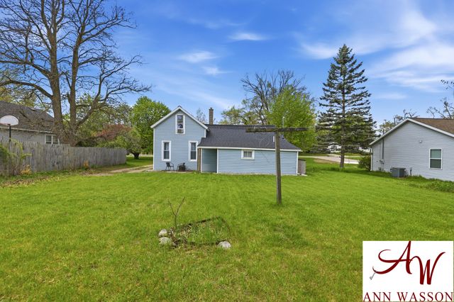 1044 S Bridge Street, Belding, MI 48809