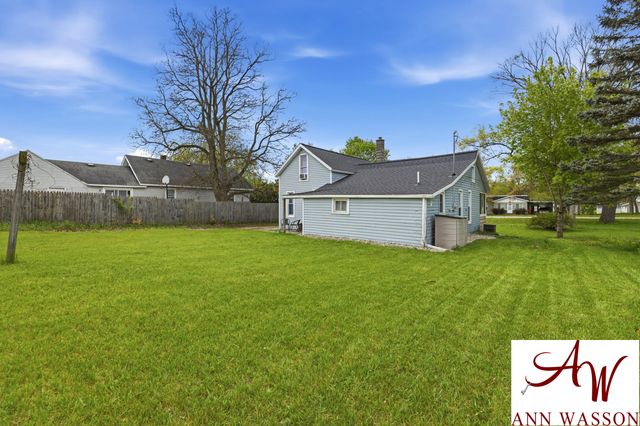 1044 S Bridge Street, Belding, MI 48809