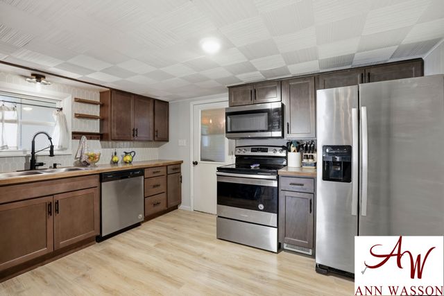 1044 S Bridge Street, Belding, MI 48809