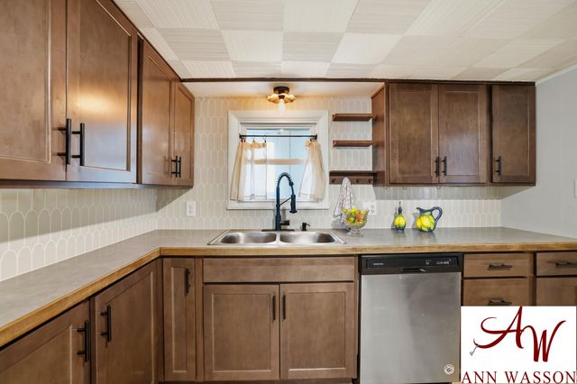 1044 S Bridge Street, Belding, MI 48809