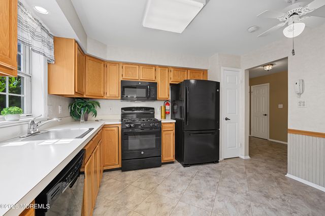 13 Ashbourne Drive A, Monroe, NJ 08831