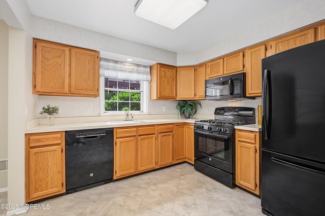 13 Ashbourne Drive A, Monroe, NJ 08831
