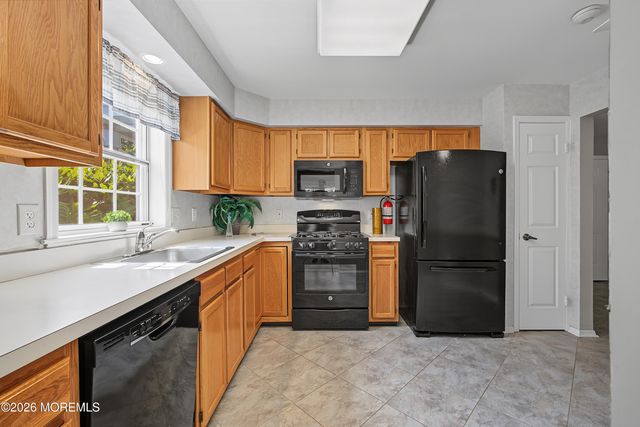 13 Ashbourne Drive A, Monroe, NJ 08831