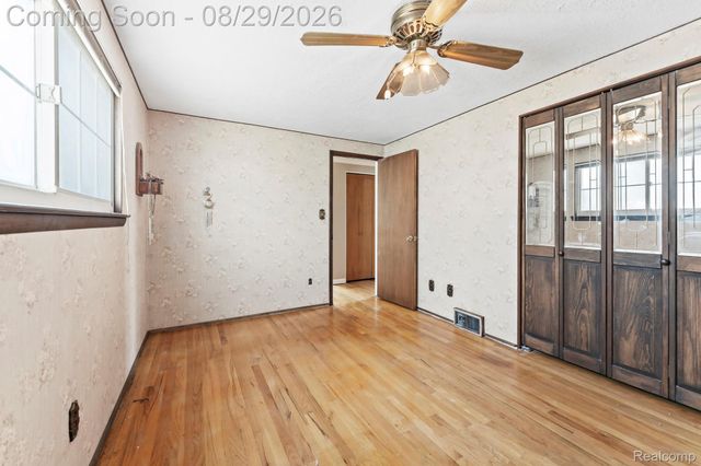 25839 Fairgrove Street, Woodhaven, MI 48183