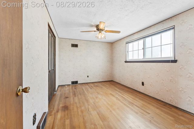 25839 Fairgrove Street, Woodhaven, MI 48183