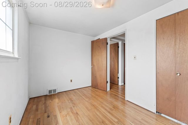 25839 Fairgrove Street, Woodhaven, MI 48183