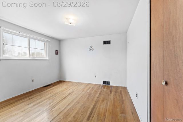 25839 Fairgrove Street, Woodhaven, MI 48183
