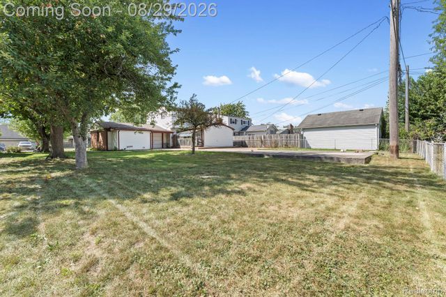 25839 Fairgrove Street, Woodhaven, MI 48183