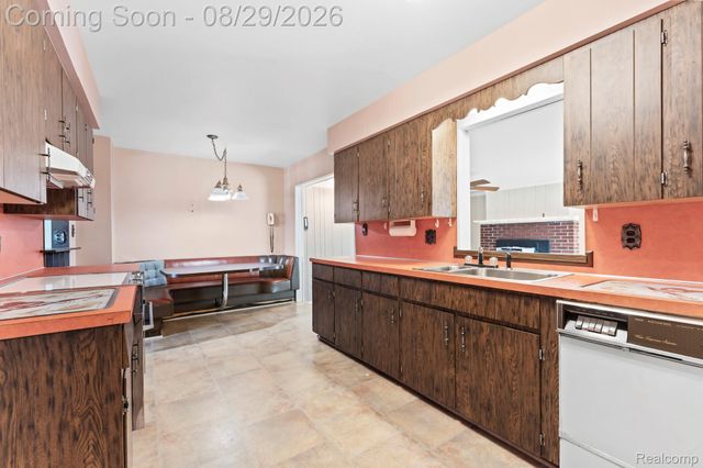 25839 Fairgrove Street, Woodhaven, MI 48183
