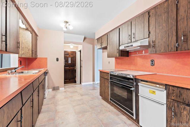 25839 Fairgrove Street, Woodhaven, MI 48183