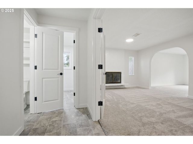 7195 Sw LARA St, Portland, OR 97223