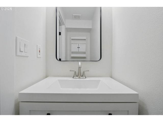 7195 Sw LARA St, Portland, OR 97223