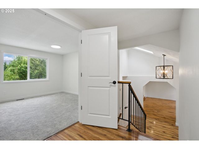 7195 Sw LARA St, Portland, OR 97223