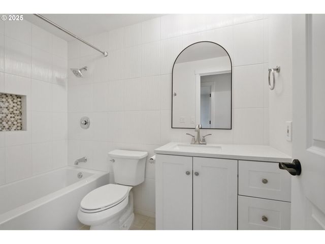 7195 Sw LARA St, Portland, OR 97223