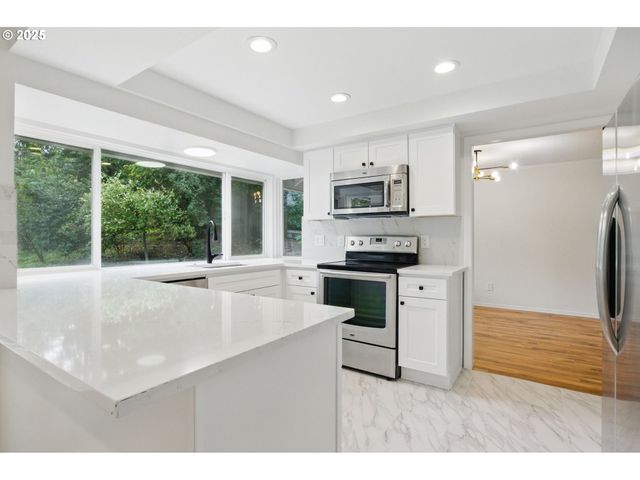 7195 Sw LARA St, Portland, OR 97223