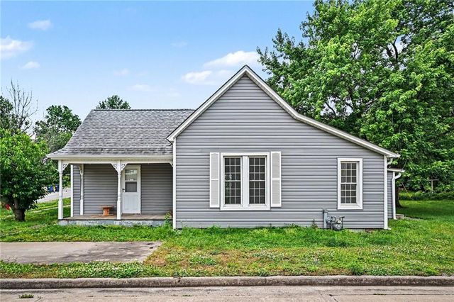 308 S Bridge Street, Smithville, MO 64089