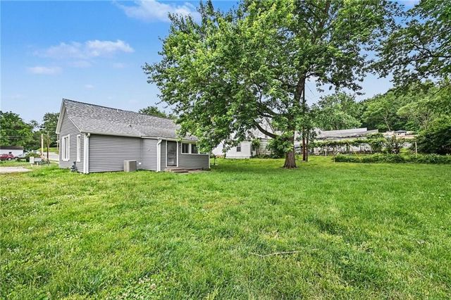 308 S Bridge Street, Smithville, MO 64089