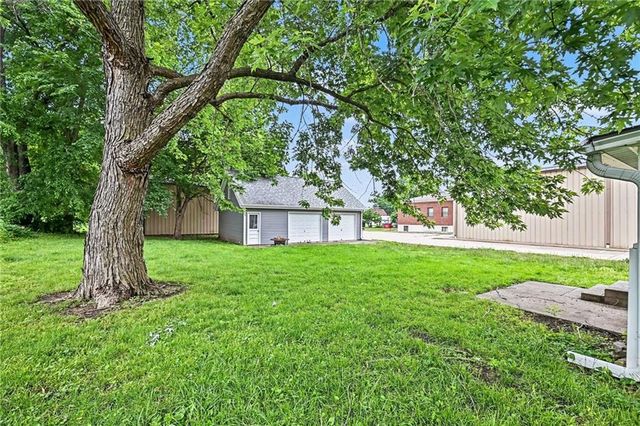 308 S Bridge Street, Smithville, MO 64089