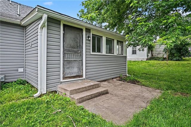 308 S Bridge Street, Smithville, MO 64089