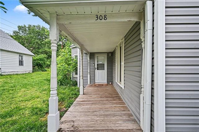308 S Bridge Street, Smithville, MO 64089