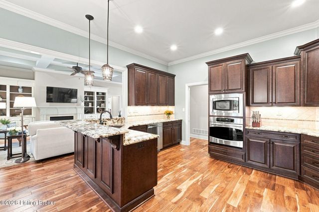 7518 Beechspring Farm Blvd, Louisville, KY 40241