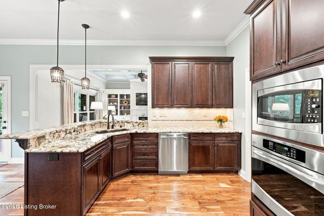 7518 Beechspring Farm Blvd, Louisville, KY 40241