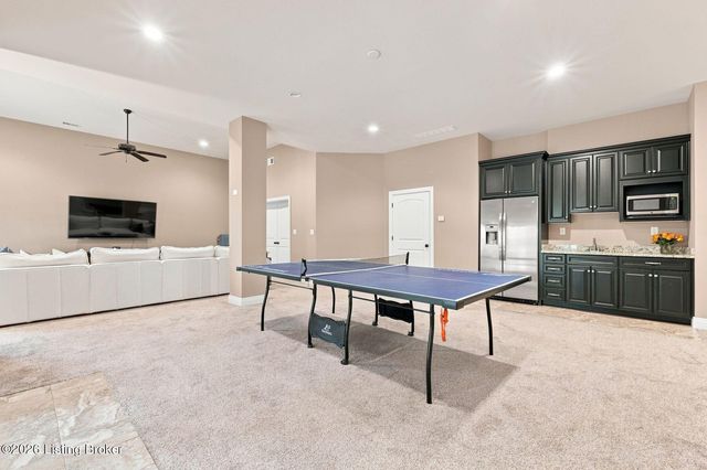 7518 Beechspring Farm Blvd, Louisville, KY 40241