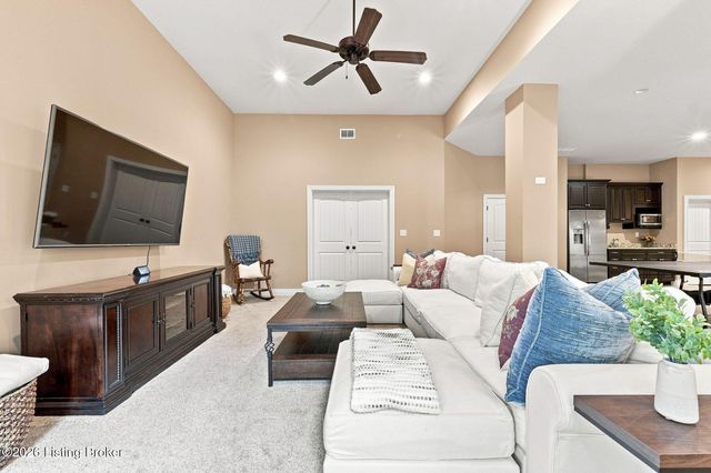 7518 Beechspring Farm Blvd, Louisville, KY 40241