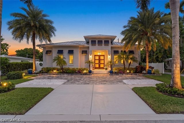 665 10th ST N, Naples, FL 34102