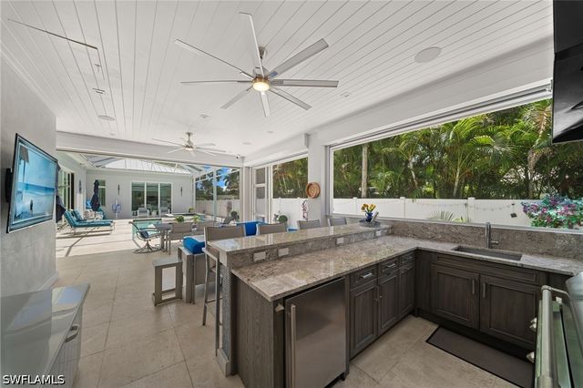 665 10th ST N, Naples, FL 34102
