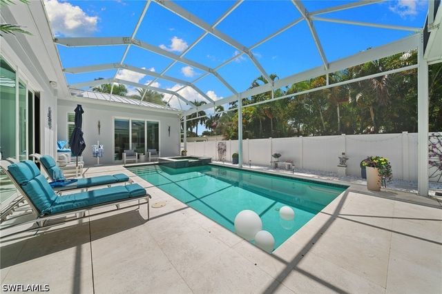 665 10th ST N, Naples, FL 34102