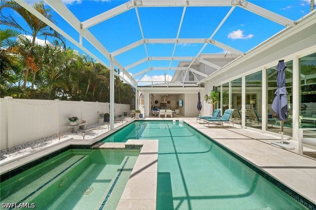 665 10th ST N, Naples, FL 34102