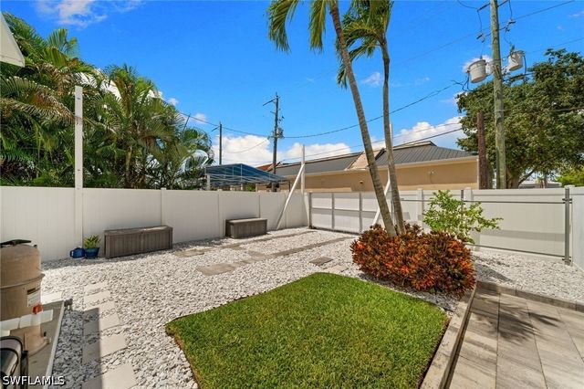 665 10th ST N, Naples, FL 34102