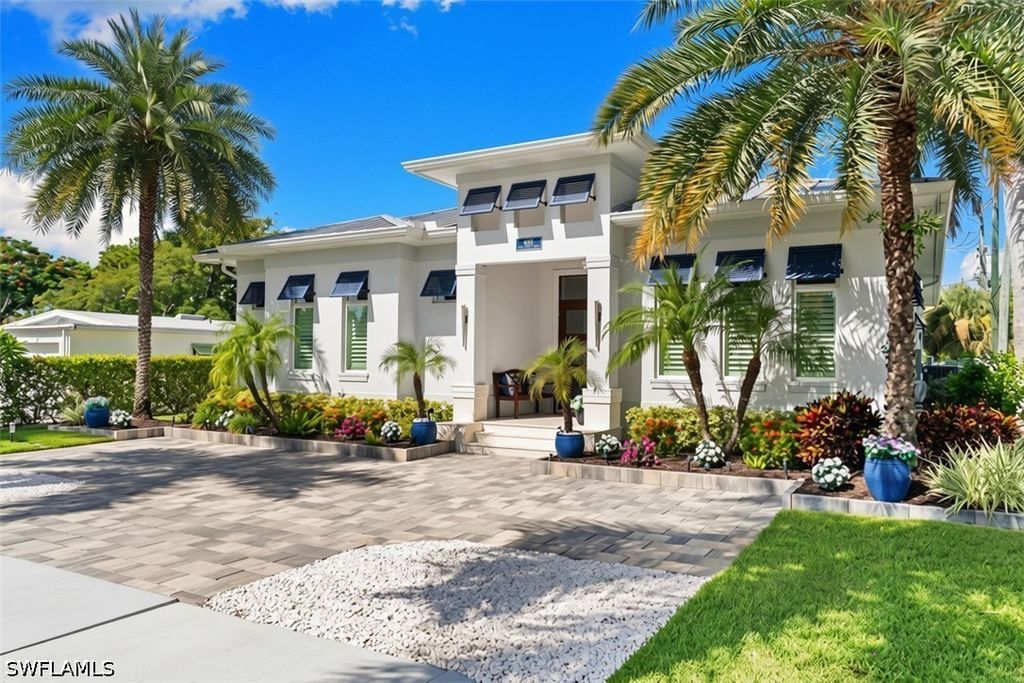 665 10th ST N, Naples, FL 34102