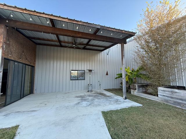 150 Dowling Rd, Ingram, TX 78025