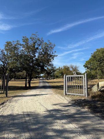 150 Dowling Rd, Ingram, TX 78025