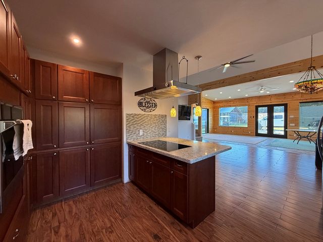 150 Dowling Rd, Ingram, TX 78025