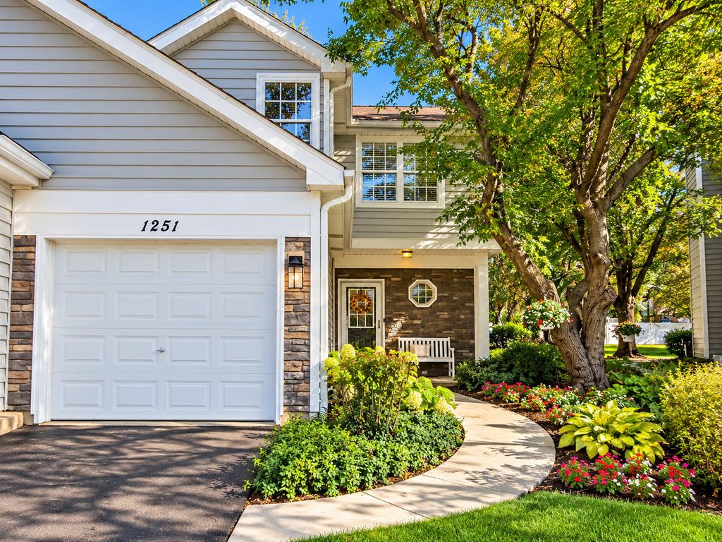 1251 CRANBROOK Drive 1251, Schaumburg, IL 60193