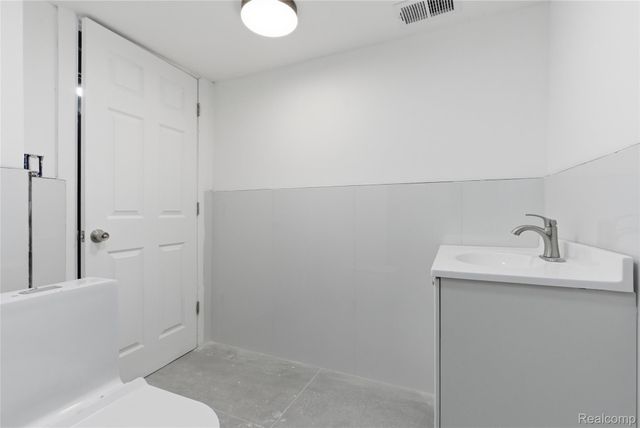 517 W Hollywood, Detroit, MI 48203