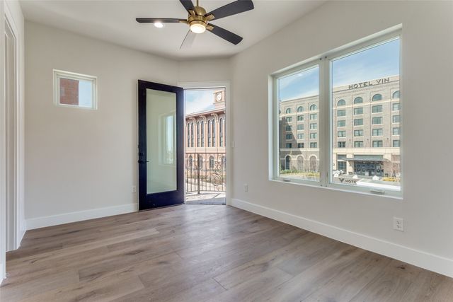 250 E Dallas Road 126, Grapevine, TX 76051