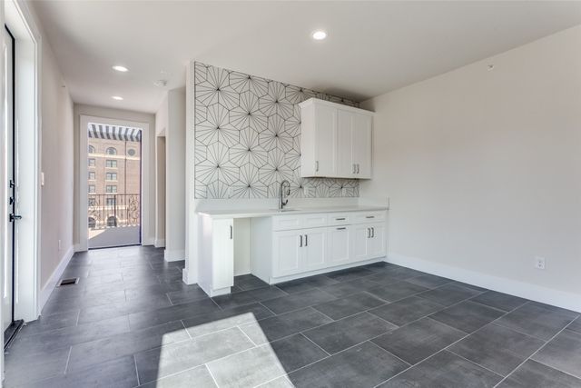 250 E Dallas Road 126, Grapevine, TX 76051