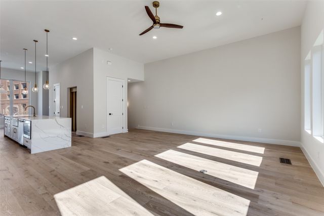 250 E Dallas Road 126, Grapevine, TX 76051