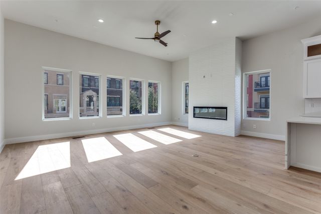 250 E Dallas Road 126, Grapevine, TX 76051