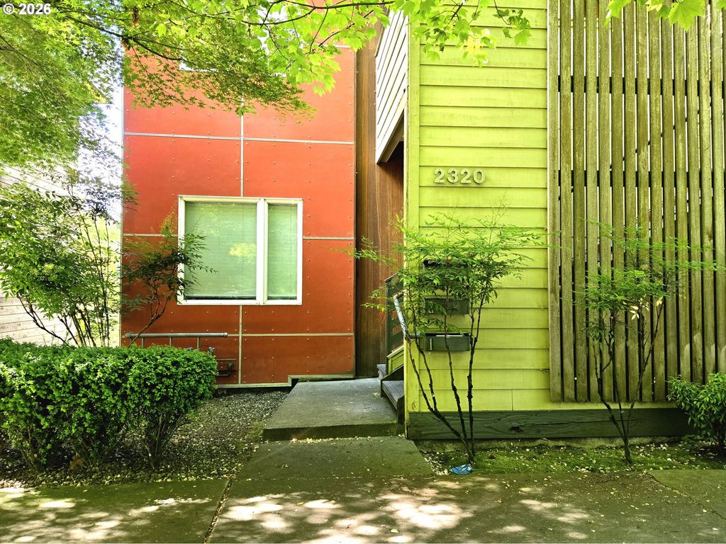 2320 Se MORRISON St, Portland, OR 97214