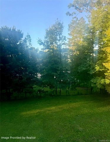 16 Darlene Drive, Poughkeepsie, NY 12601