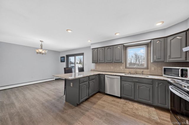 16 Darlene Drive, Poughkeepsie, NY 12601