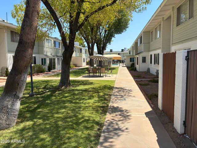 2573 W BERRIDGE Lane D205, Phoenix, AZ 85017
